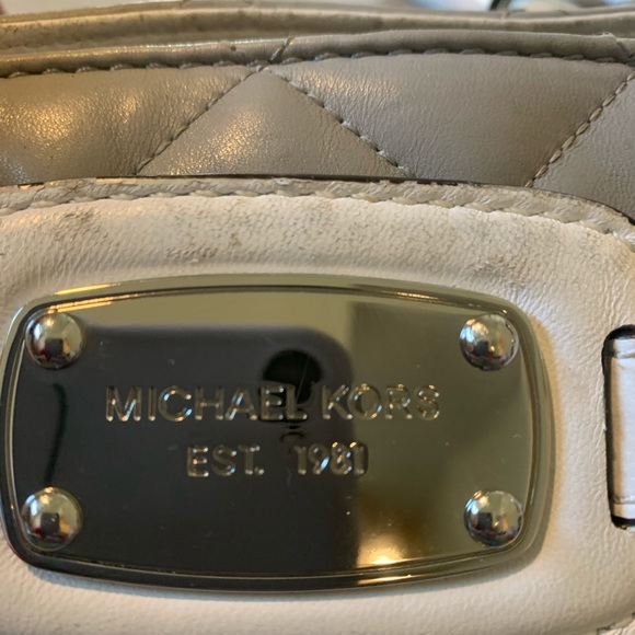 BEAUTIFUL Michael Kors Satchel - Picture 2 of 6